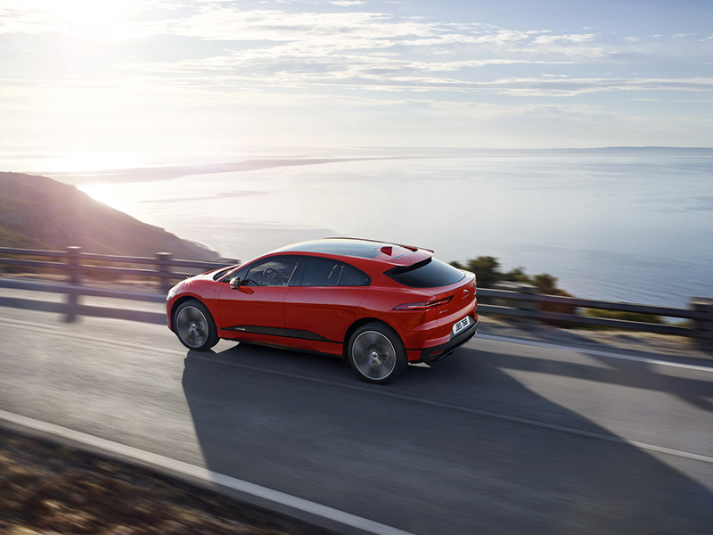 جاجوار آي بيس I-Pace تجعل للسيارات الكهربية بعدا جديدا
